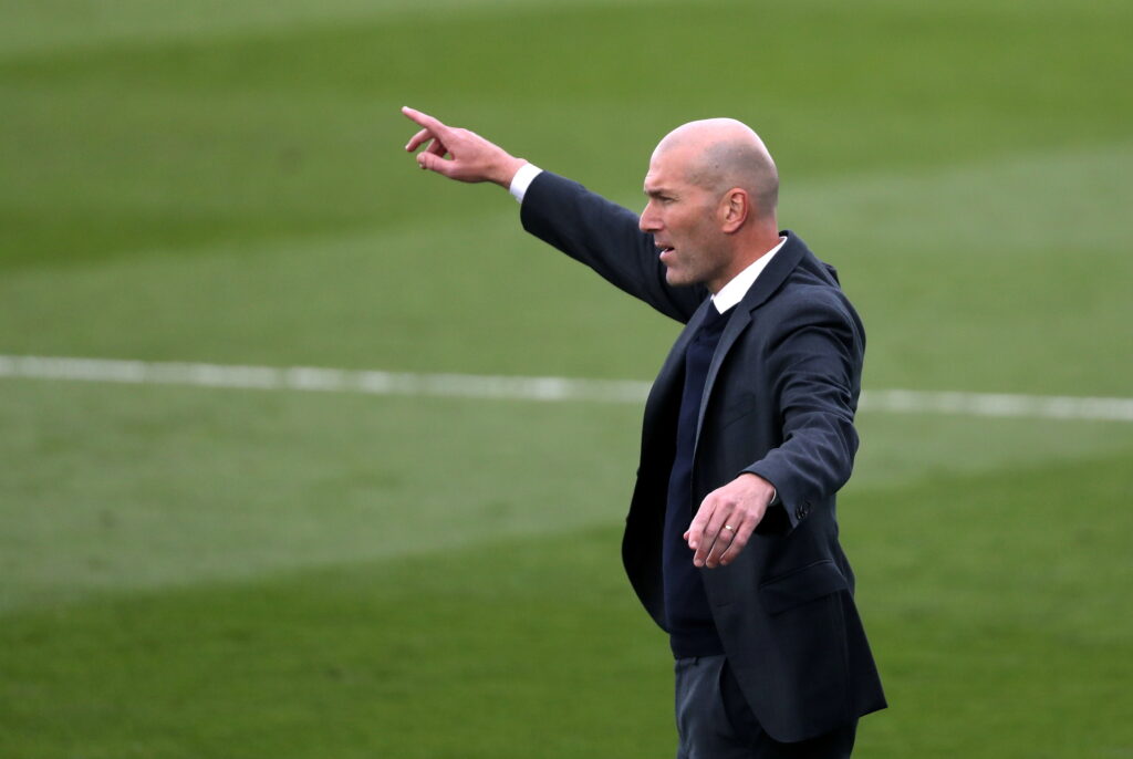 Zinedine Zidane kan være på vej tilbage til trænergerningen efter et års pause fra fodbolden.