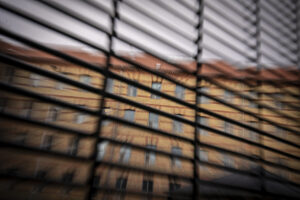 Topspiller i Superliga varetægtsfængslet grundet sigtelse om voldtægt