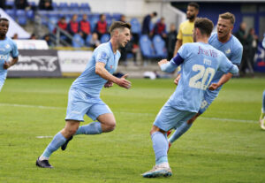 Lasse Berg Johnsen forventer, at stor opbakning fra Randers' fans vil sikre tre point imod F.C. København lørdag.