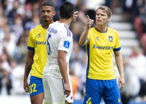 FCKs Davit Khocholava og Brøndbys Sigurd Rosted i samtale