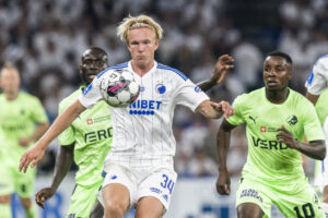 Victor Kristiansen glæder sig til aftenens opgør i Champions League mod Sevilla og roser cheftræner Jacob Neestrup.