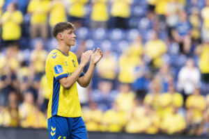 Oscar Schwartau har det både mærkeligt og fedt over den udenlandske interesse, der er på den 16-årige komet.