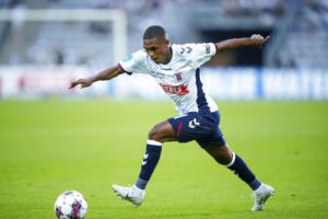 AGF-spilleren Gift Links har fået omstødt det gule kort, som han modtog i superligaopgøret mellem AGF og FCM.