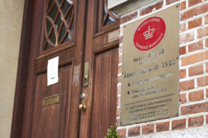 Yderligere tre mænd er nu blevet varetægtsfængslet i sagen, hvor en ung AaB-fan fik frarøvet sin trøje på åben gade i Aarhus.