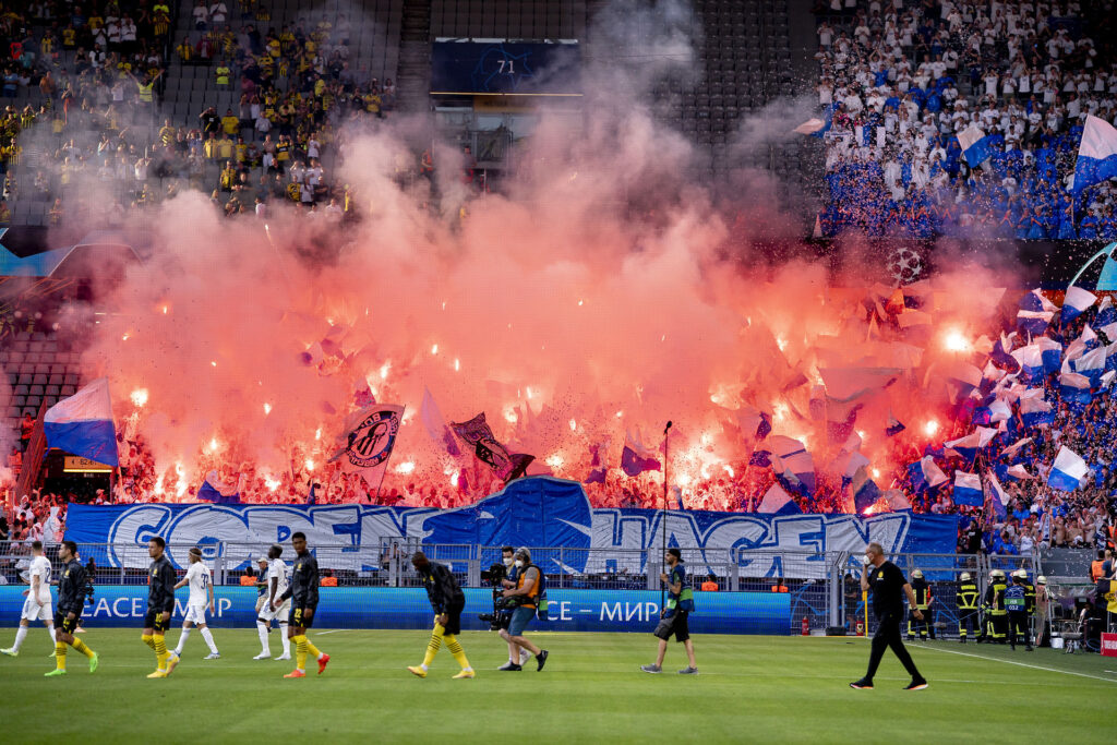 Dansk politi vil trodse UEFA og udelukke Dortmund-fans fra opgøret mod F.C. København.