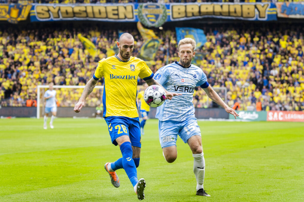 Brøndbys Jens Martin Gammelby erstatter Josip Radosevic mod AaB.