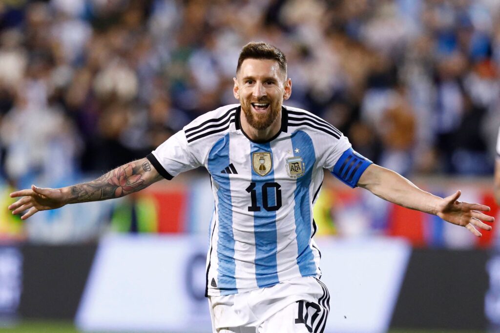 Argentina og holdets store verdensstjerne Lionel Messi er blandt de største favoritter til at tage trofæet med hjem fra VM 2022 i Qatar. Se Argentina VM trup her.
