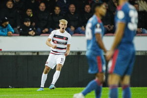 Gustav Isaksen scorer mod Feyenoord i Europa League på MCH Arena