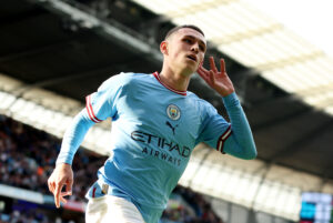 Phil Foden forlænger kontrakten med Manchester City frem til sommeren 2027.