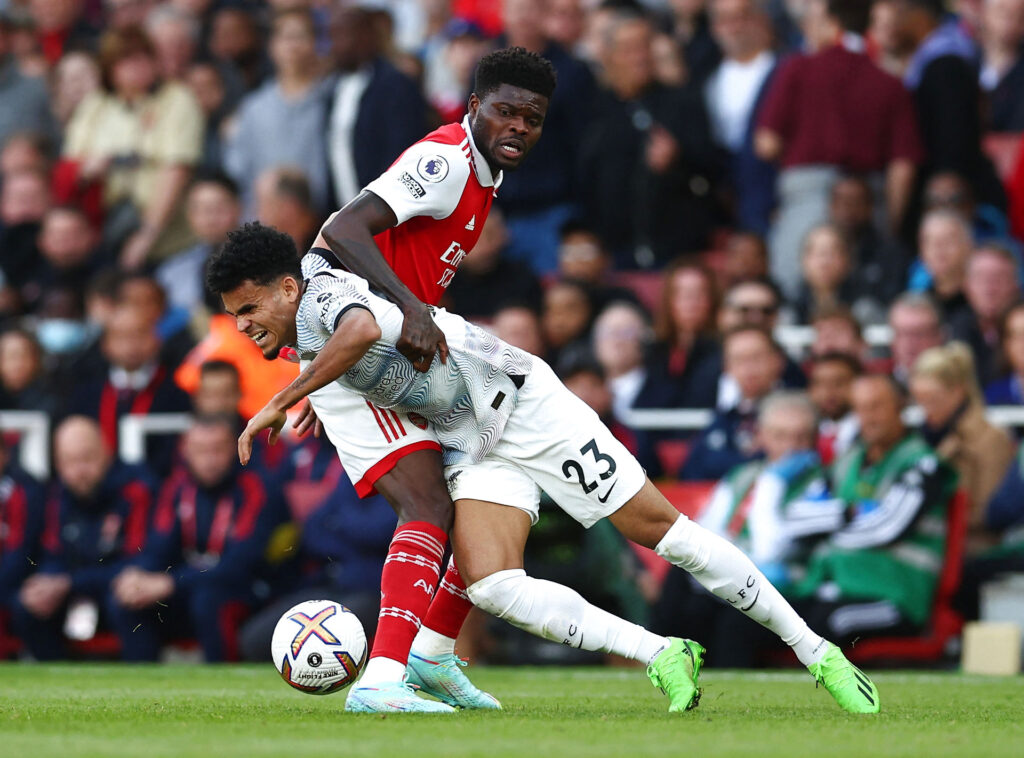 Luis Diaz blev skadet i sammenstød med Thomas Partey, da Liverpool mødte Arsenal i Premier League