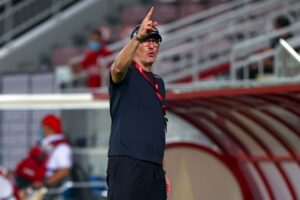 Laurent Blanc rækker en finger i vejret