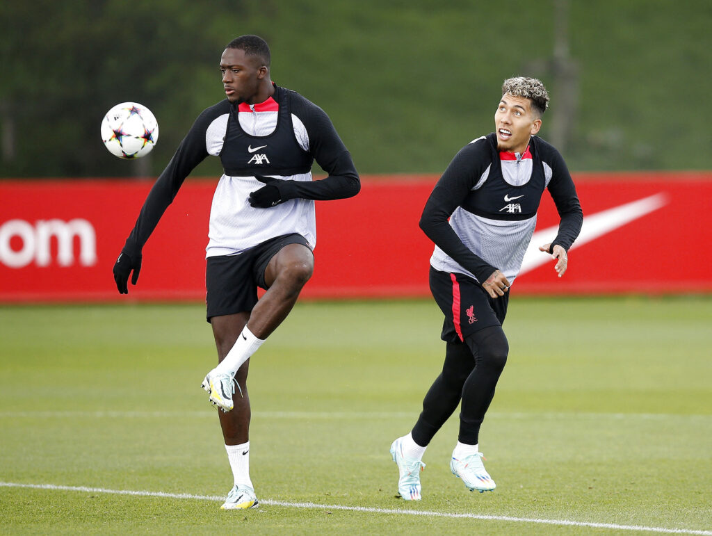 Liverpool-forsvaren Ibrahima Konate kan ende med at misse opgøret mod Manchester City i Premier League søndag.