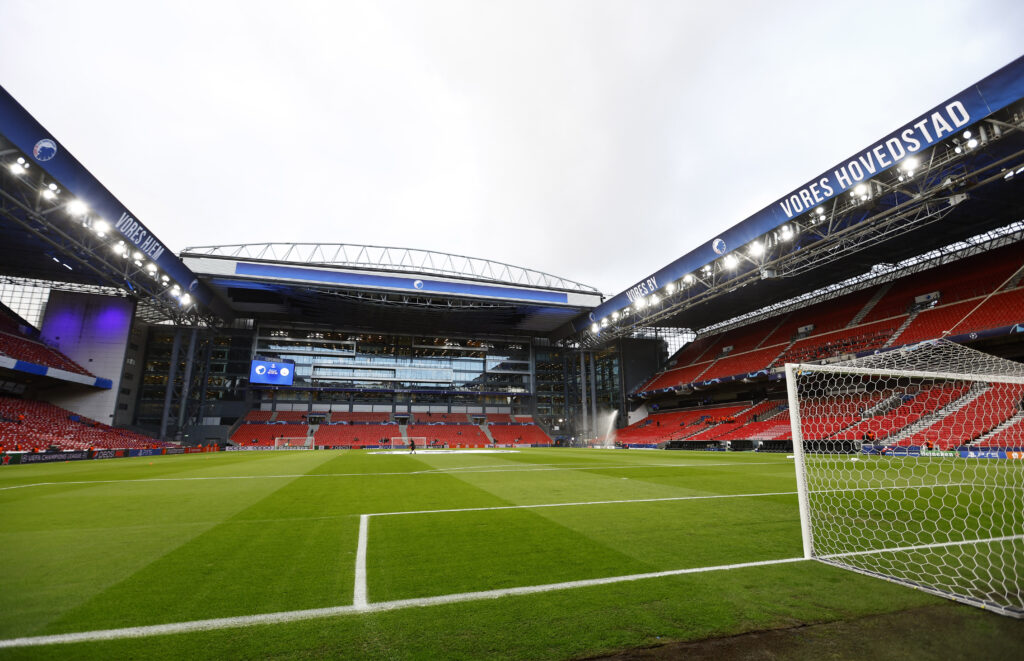 Tilskuertilslutningen er højere end nogensinde før i den danske Superliga. Superligaen anno 2022/2023 kan slå alletiders Superliga tilskuerrekorder.