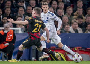 Elias Jelert i kampen mod Manchester City i Champions League.