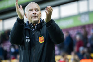 CN Træner Flemming Pedersen klapper på Right to Dream Park