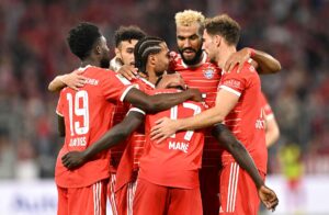 Sadio Mane jubler sammen med holdkammerater i FC Bayern München