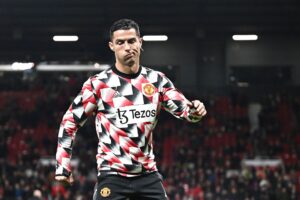Cristiano Ronaldo sad på bænken i Premier League-kampen mellem Manchester United og Tottenham. Før slutfløjt forlod han banen og sågar stadion i raseri.