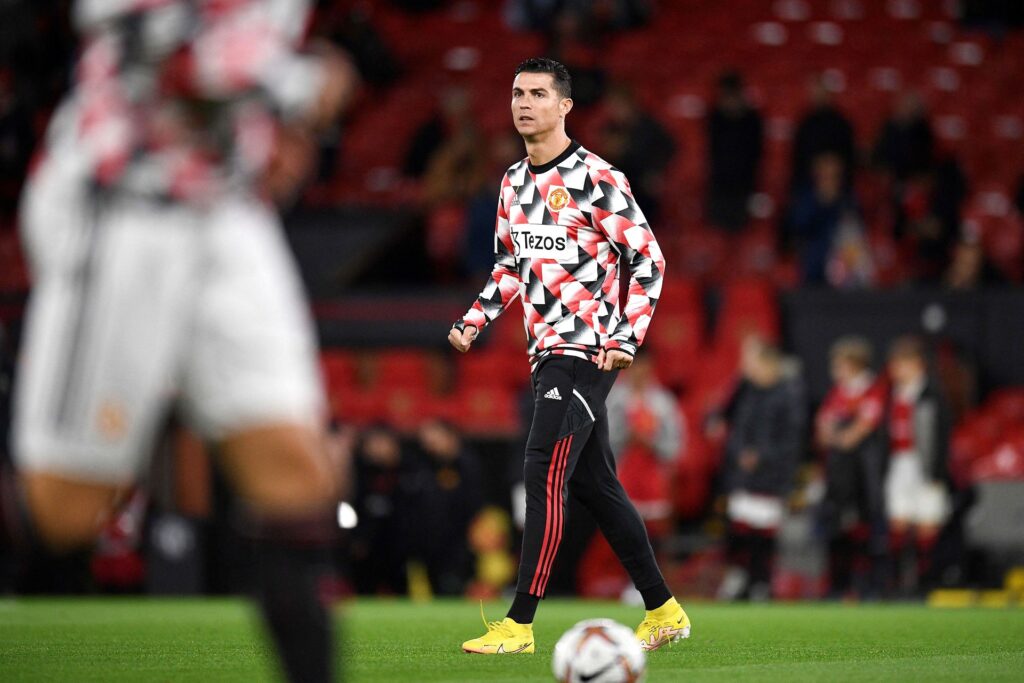 Cristiano Ronaldo træner angiveligt alene i Manchester United.