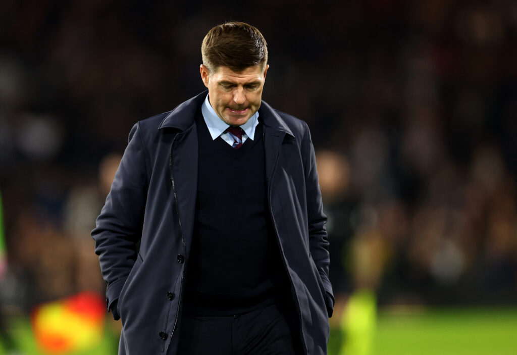 Aston Villa fyrer Steven Gerrard efter efter 3-0-nederlaget til Fulham i Premier League og en særdeles skidt start på sæsonen.