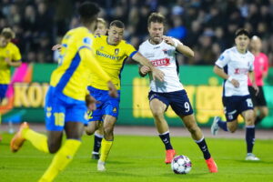 Hårde dueller på Ceres Park i Superliga-kampen melle AGF og Brøndby IF.