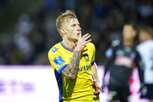 Daniel Wass fejrer sin scoring mod AGF, inden VAR annullerer målet.