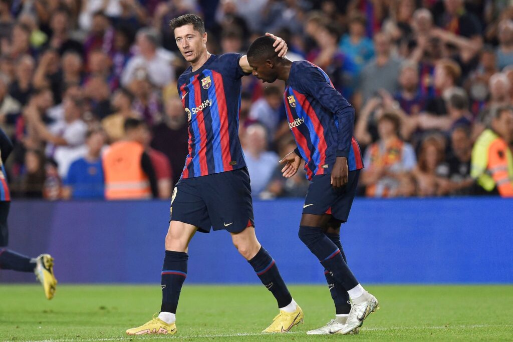 Ousmane Dembele og Lewandowski fejrer Barcas scoring til 1-0.