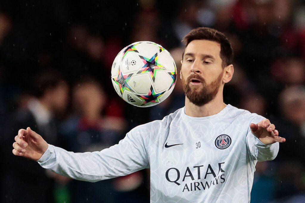 PSG's Lionel Messi tager rekorden for flest mål og assists kombineret med 1127 og vipper dermed legenden Pelé af pinden.