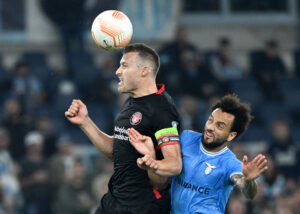 Erik Sviatchenko i hovedstødsduel med Felipe Anderson.