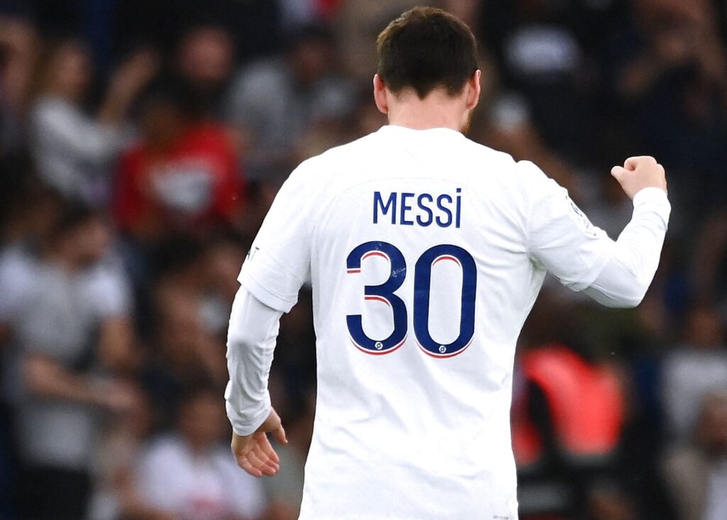 Lionel Messi er ude med skade for PSG mod Lorient.
