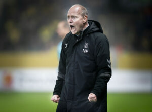 Brøndbys Niels Frederiksen er pisse ligeglad med spillet efter de tre point mod AaB.