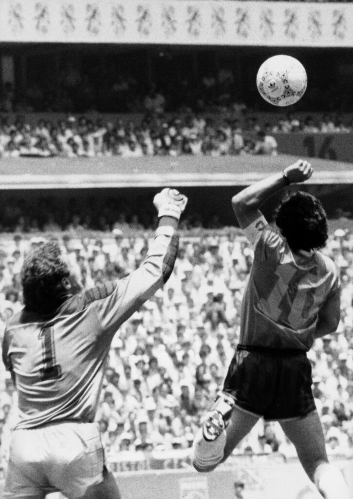 Guds hånd-bolden er blevet solgt. Diego Maradona. Hand of God. VM 1986 Mexico.
