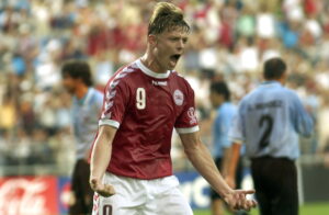 Hvordan er det gået Danmark i åbningskampen ved VM gennem historien. Danmark Tunesien åbningskamp VM 2022 i Qatar.