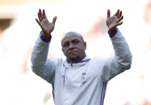 Roberto Carlos mener, at Harry Kane og Trent Alexander-Arnold kan spille sig på Brasiliens landshold.