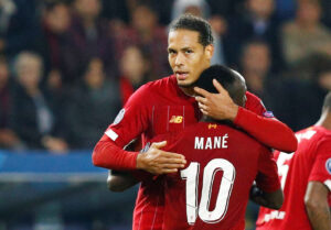 Virgil van Dijk rakte ud til sin tidligere holdkammerat, Sadio Mané, da hollænderen fik nys om, at senegaleseren var blevet skadet op til VM.