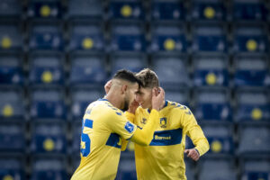 Jesper Lindstrøm og Anis Ben Slimane er gode venner, men de kan ikke længere begge gå videre ved VM, så Tuneseren må tage hjem til Brøndby mener Lindstrøm.