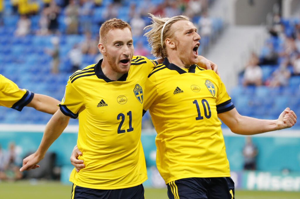 Flere svenske spilleres klubber nægter dem at tage hjem og spille landskampe.