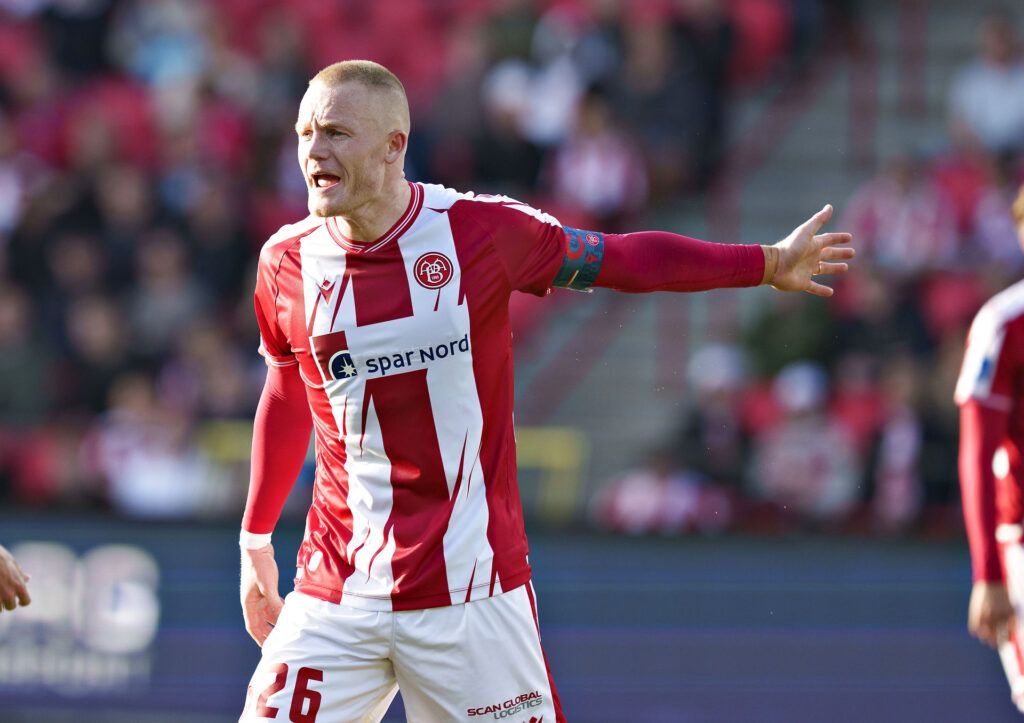 AaB's Rasmus Thelander får rødt kort i 3F Superliga-kampen mellem AaB og Brøndby IF på Aalborg Portland Park, søndag den 15. maj 2022..