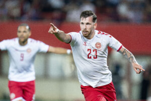 Pierre Emile Højbjerg fik i en alder af 17 år tilbudt at spille for det franske U21-landshold, men danskeren valgte med hjertet.