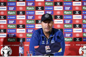 Kasper Hjulmand på dansk pressemøde