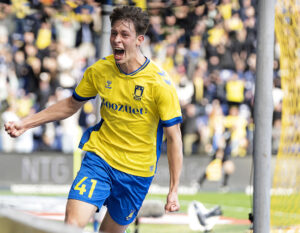 Oscar Schwartau har gjort kometkarriere, og er blevet sammenlignet med en Premier League-stjerne.