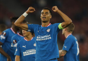 PSV's Cody Gakpo er klar til at tage skridtet videre til sommer, og han nævner selv fem klubber som mulige destinationer.