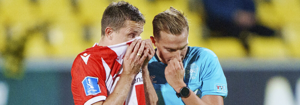 AaBs Jakob Ahlmann har brækket næsen og må derfor sidde over i Superliga-kampen mod Silkeborg.