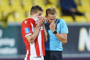 AaBs Jakob Ahlmann har brækket næsen og må derfor sidde over i Superliga-kampen mod Silkeborg.