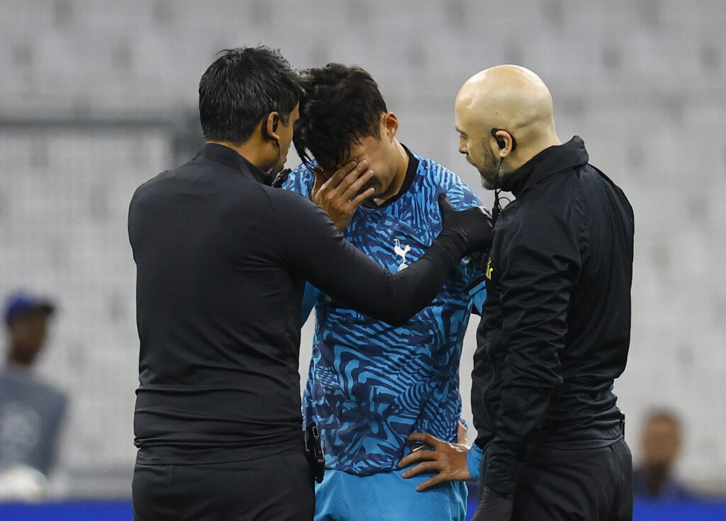 Son Heung-Mins VM kan være i fare, efter han i tirsdagens Champions League-opgør fik en skulder i hovedet. Son skal nu opereres. Tottenham