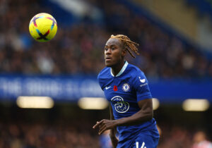 Chelsea har forlænget kontrakten med en af klubbens egne - midterforsvareren Trevor Chalobah - helt til 2028.