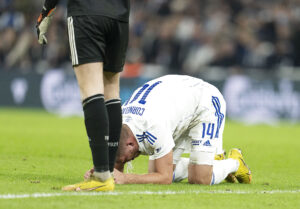 F.C. Københavns Andreas Cornelius fik det pludselig dårligt i Superliga-kampen mod Lyngby.