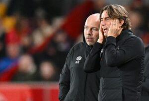 Danske Mikkel Damsgaard blev skurk i straffesparkkonkurrencen, da Brentford tabte til Gillingham.