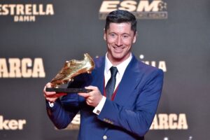 FC Barcelona-stjernen Robert Lewandowski vinder Den Gyldne Støvle for andet år i træk