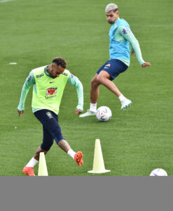 Bruno Guimaraes blev skadet til træning med Brasilien.