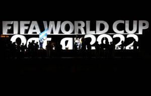 Rasmus Tantholdt og TV 2 blev bedt om at stoppe udsendelse i Qatar